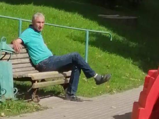 В Москве задержали мужчину, пытавшегося утащить в кусты малышей