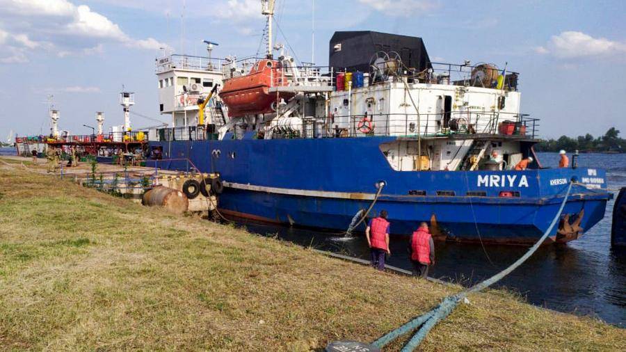 Арестованный на Украине танкер Mriya доставлен в порт Херсона
