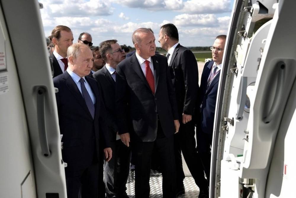 Путин прилетел в новый аэропорт Саратова "Гагарин" - МК