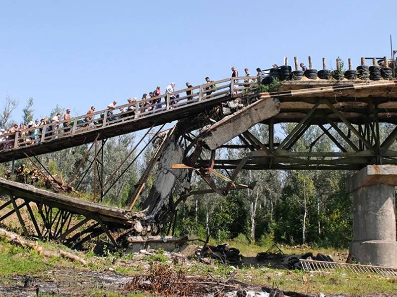 Луганск предложил Киеву обсудить ремонт разбитого моста