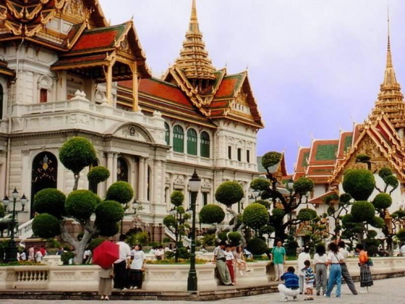 Тайский королевский дворец показал фото официальной наложницы короля