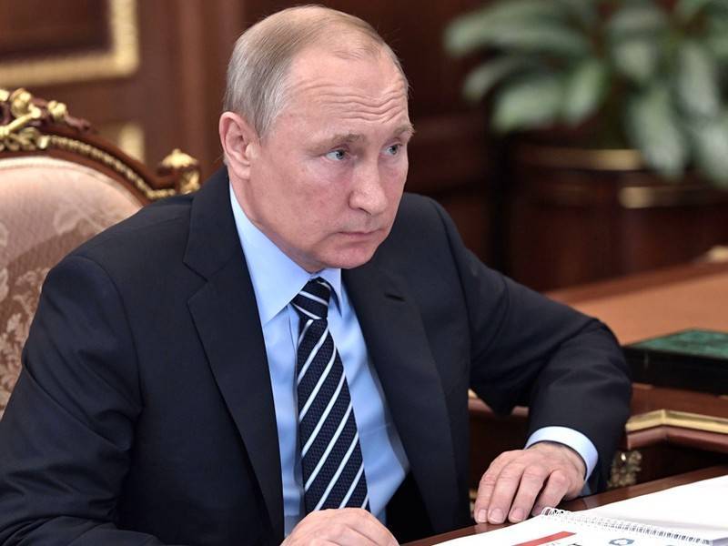 Путин посоветовал чиновникам чаще встречаться с людьми