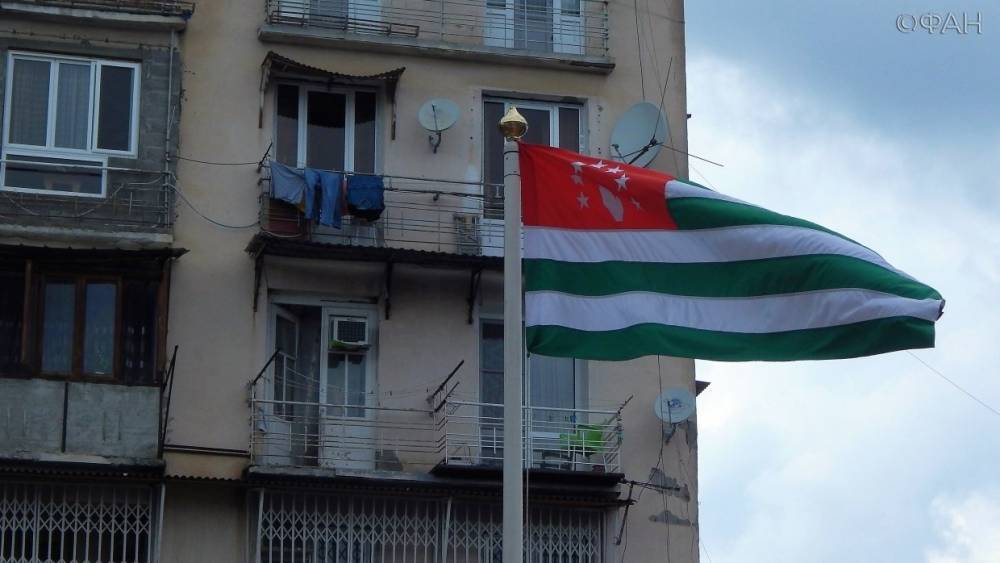 Хаджимба и Квициния примут участие во втором туре выборов президента Абхазии