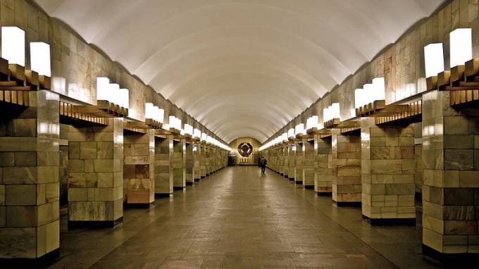 Станцию метро "Гражданский проспект" закрыли для пассажиров