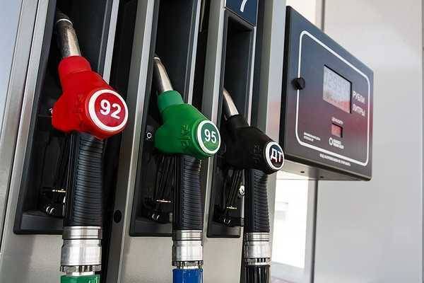 Росстат отметил снижение цен на бензин от производителей в июле