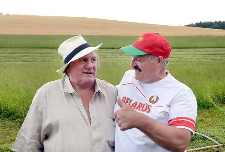 Депардье получил от Лукашенко участок на Минском море