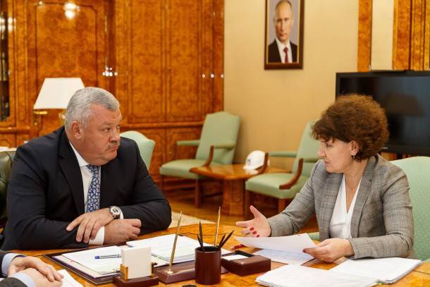 Сергей Гапликов поручил повысить зарплаты бюджетникам республики Коми