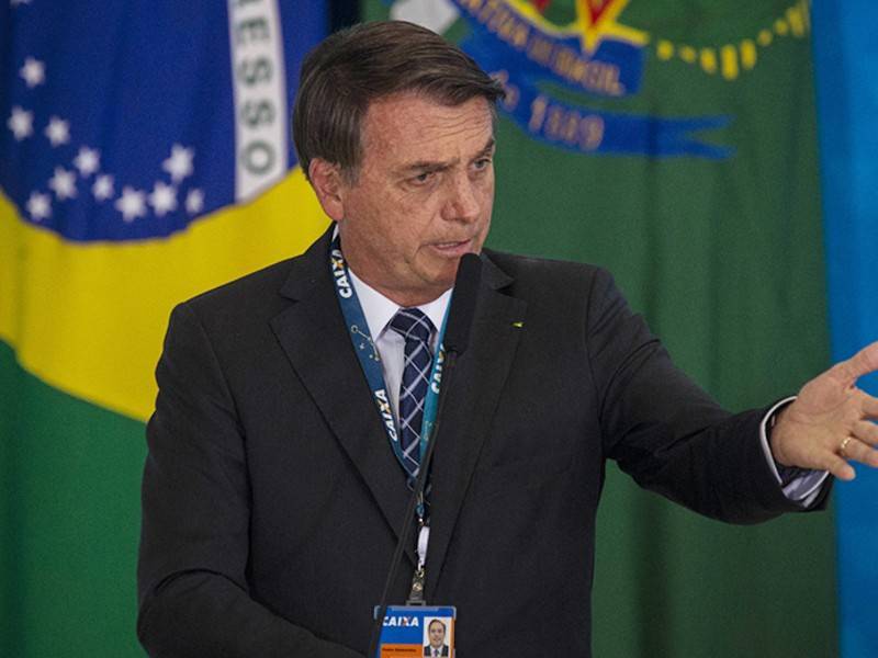 Президент Бразилии потребовал от Макрона извинений