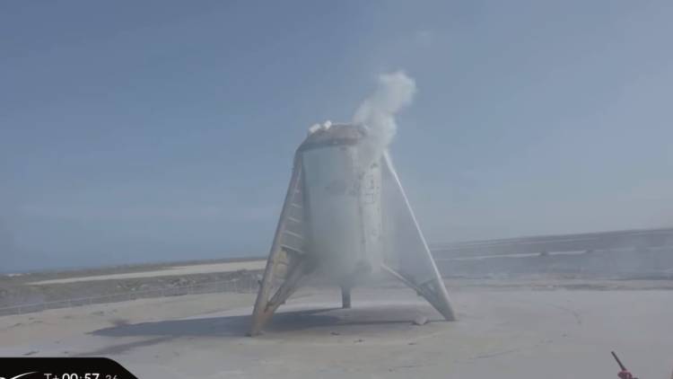 SpaceX успешно испытала в Техасе аппарат Starhopper