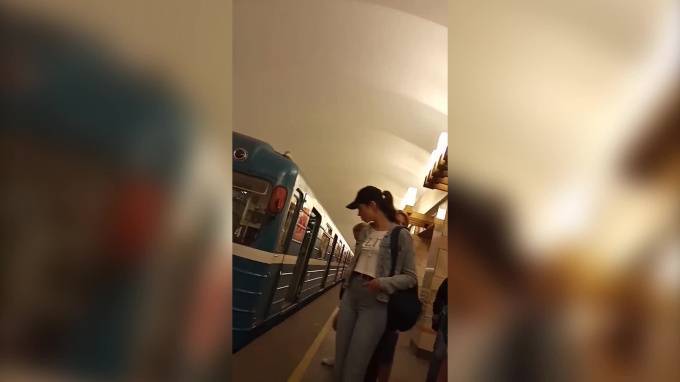Упавшего на рельсы пассажира на станции метро "Гражданский проспект" госпитализировали