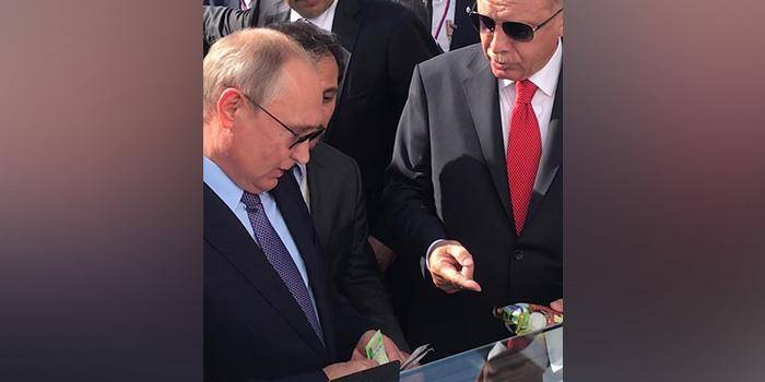 Путин угостил Эрдогана мороженым и отдал сдачу министру Мантурову на развитие авиации