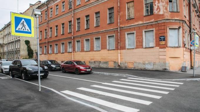 На четырех улицах в Петербурге обновили дорожное покрытие