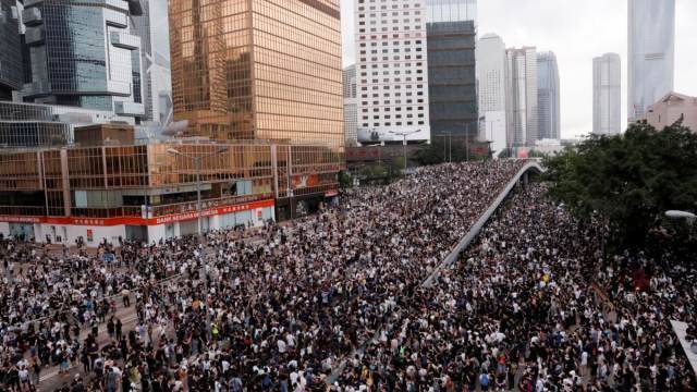 Власти Гонконга заявили о возможном введении режима ЧП. РЕН ТВ