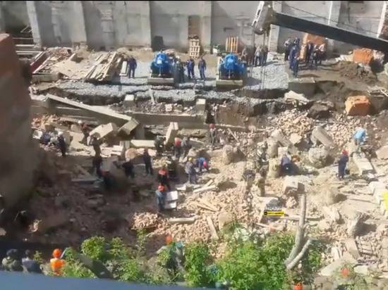 Опубликовано видео рухнувшего строившегося здания в Новосибирске