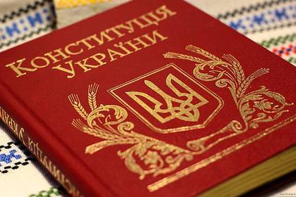 Партия Зеленского анонсировала почти 500 поправок в конституцию