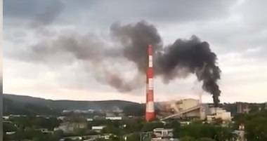 Хлопки и черный дым: кадры пожара на самой большой ТЭЦ Владивостока. РЕН ТВ