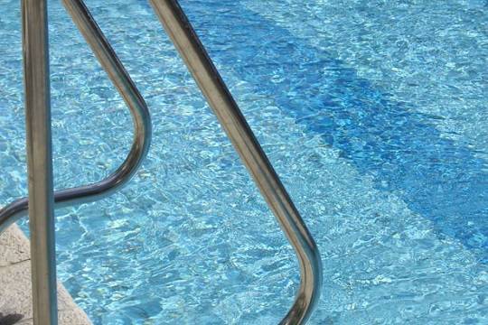 Российская девочка, пострадавшая в бассейне в Турции, скончалась
