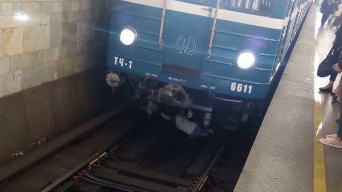 После падения на рельсы на станции метро "Гражданский проспект" женщина осталась без рук
