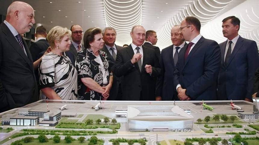 Видео: Путин осмотрел новый аэропорт Гагарин в Саратове