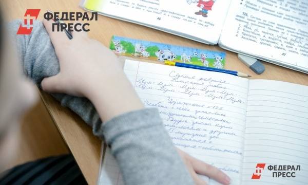 Россияне при сборе детей в школу тратят больше всего денег на книги и форму | Москва | ФедералПресс
