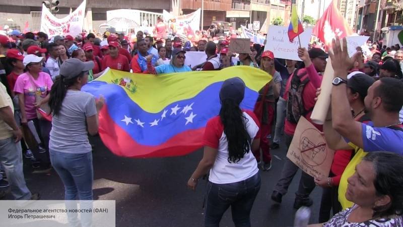 Вашингтон откроет в своем посольстве в Колумбии офис для работы с оппозицией Венесуэлы