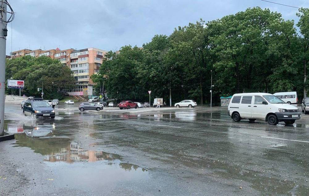 На ликвидации последствий сильных дождей в Приморье работают почти 800 человек