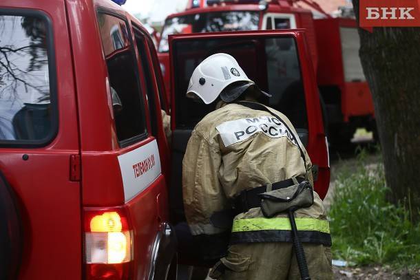 В Лесозаводе по соседству с пожарной частью в огне погиб мужчина
