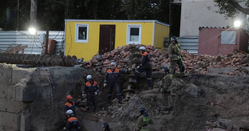 По факту обрушения здания в Новосибирске задержаны трое человек.