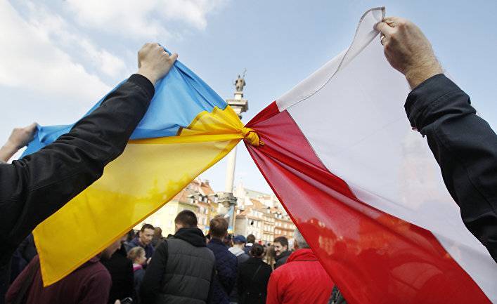 Апостроф (Украина): будущее Украины — не с ЕС и НАТО
