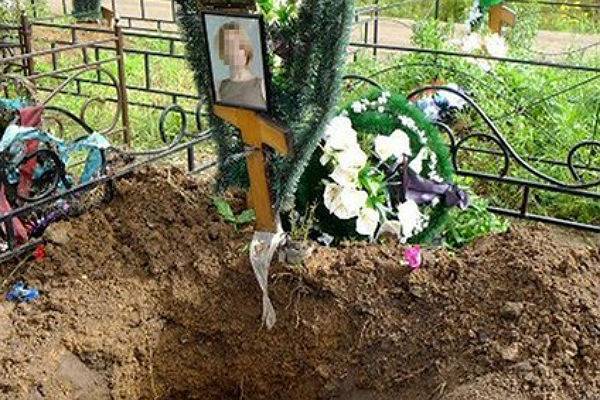 В Башкирии знакомый погибшей девушки не поверил в ее смерть и разрыл могилу