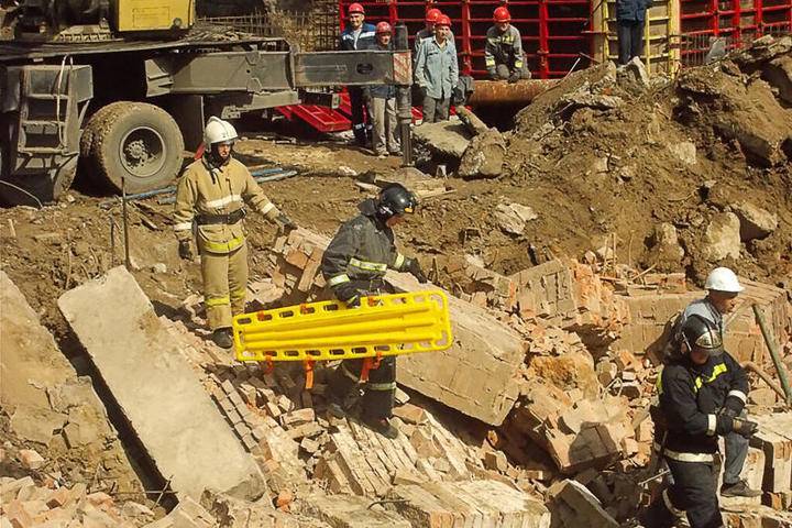 Власти подтвердили гибель одного человека в Новосибирске при обрушении здания
