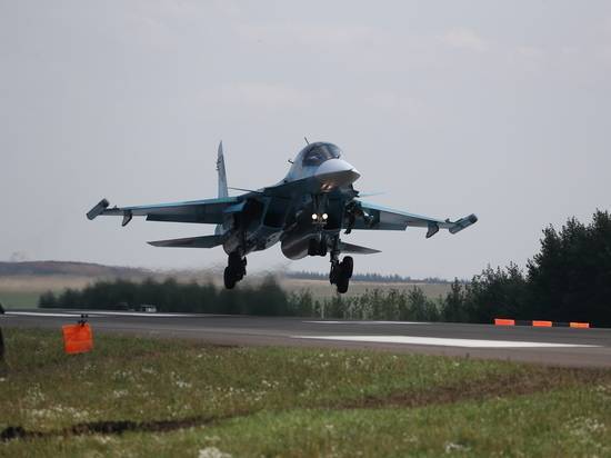 12 боевых самолетов приземлились на автомагистраль в Татарстане