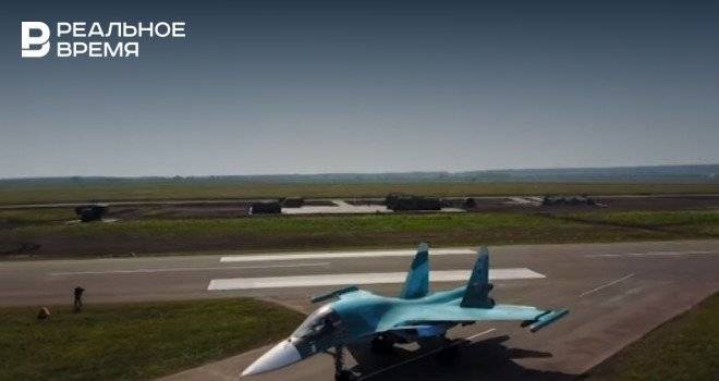 Минобороны показало видео приземления дюжины боевых Су-34 на трассе в Татарстане