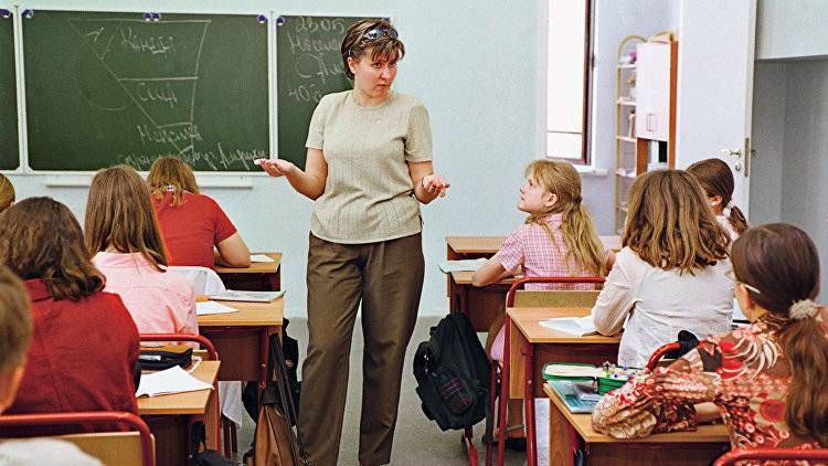 Крымским учителям пообещали зарплату в 35 тысяч рублей