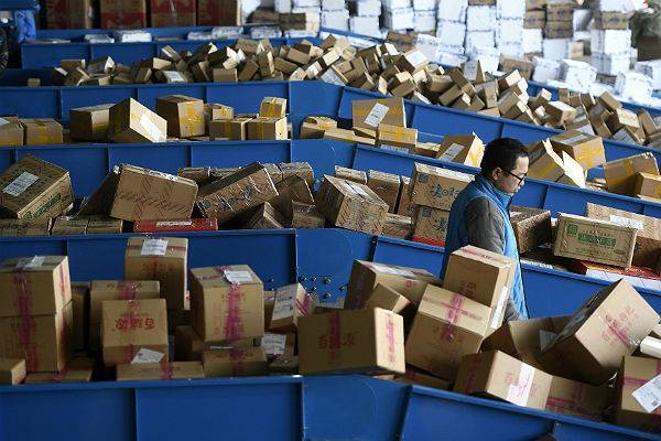 В Китае появились контейнеры для утилизации упаковок от посылок