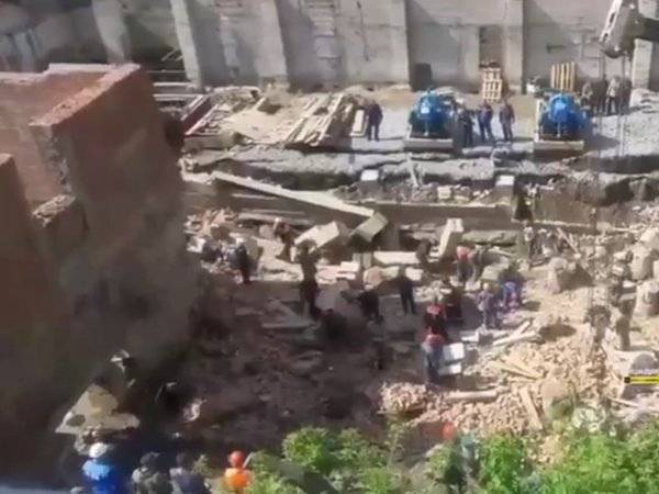 Спасатели извлекли тело третьего погибшего из-под завалов обрушившегося здания в Новосибирске