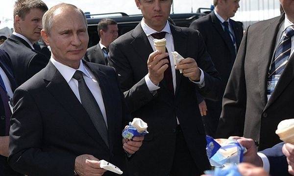Кремль не удивлен одним продавцом мороженого для Путина на МАКСе