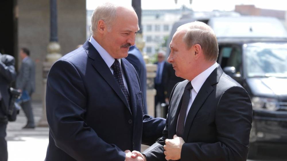 Лукашенко отказался ехать в Польшу из солидарности с Путиным