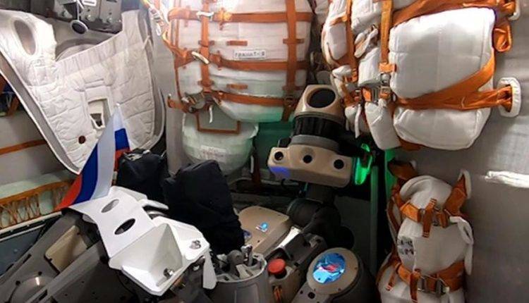 Робот «Федор» рассказал об испытаниях экзоскелета на МКС