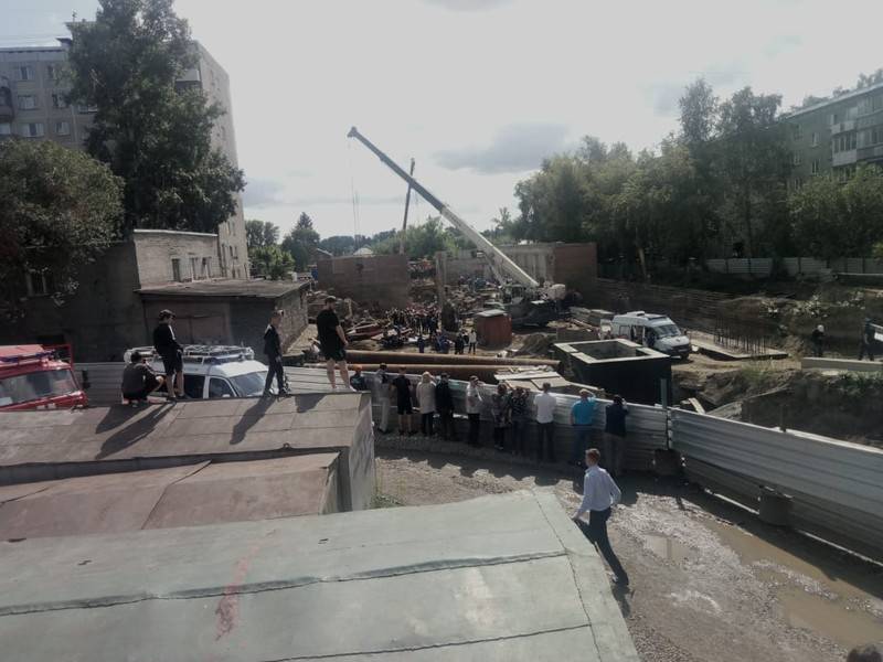 Спасатели нашли тела погибших при обрушении стены в Новосибирске