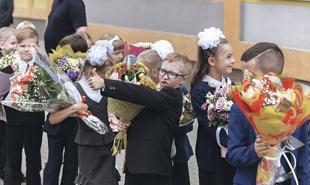 В мэрии Москвы опровергли запрет на проведение торжественных линеек в школах