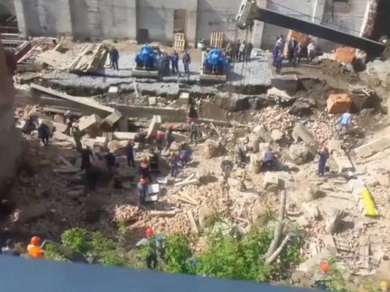В Новосибирске обрушилось строящееся здание: 12 человек под завалами