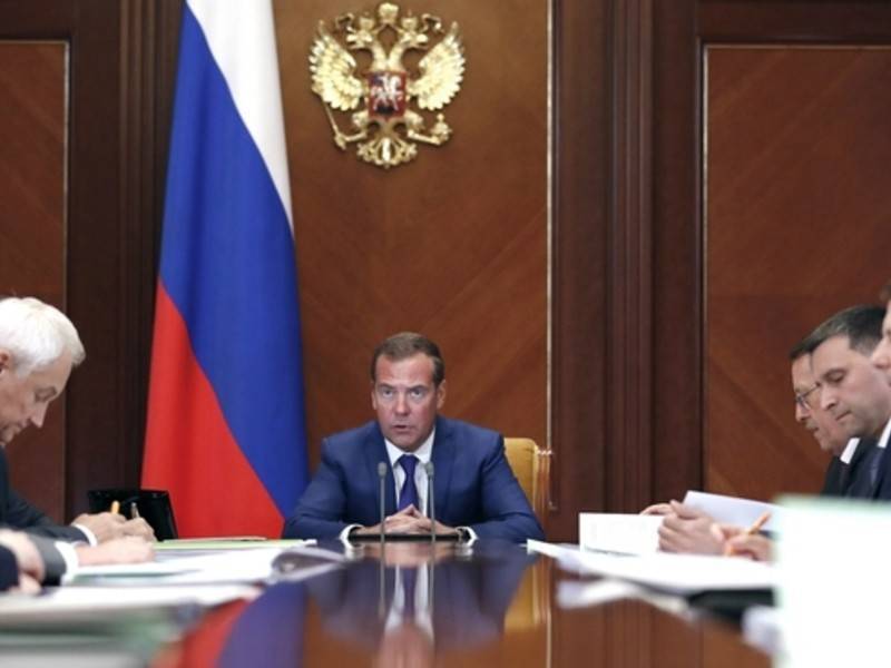 Медведев назвал недостаточной долю малого бизнеса в экономике