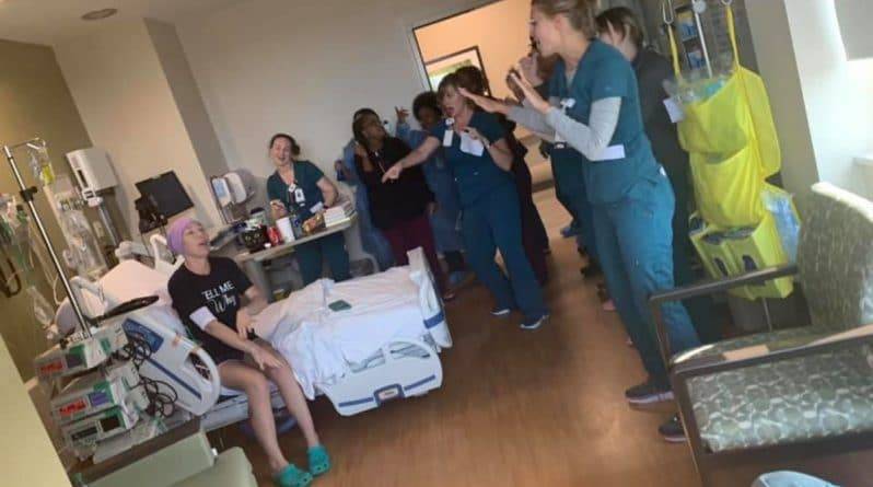 Медсестры устроили шоу «Backstreet Boys» для пациентки, которая пропустила концерт любимой группы из-за лейкемии