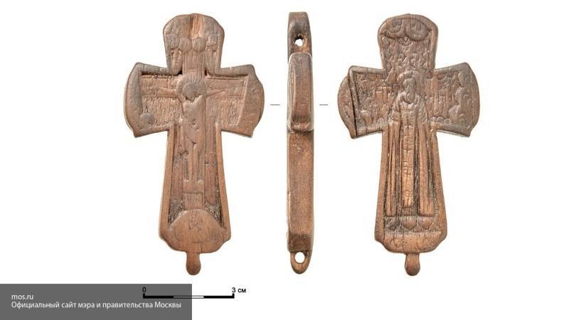 Древний крест с изображением Сергия Радонежского нашли в Москве