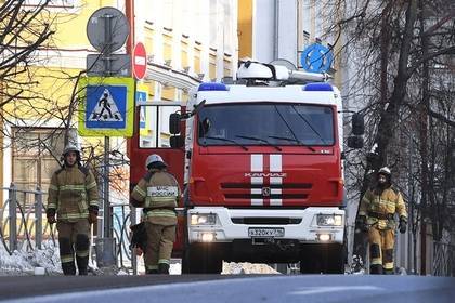 Российские коммунальщики затеяли ремонт фасада и подожгли дом