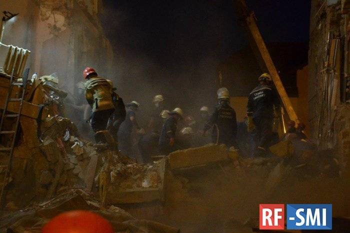 Под завалами дома в Дрогобыче обнаружены тела восьми человек