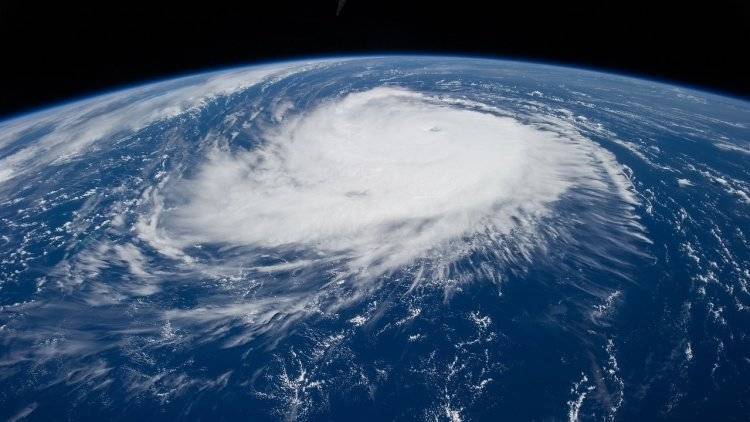 Трамп считает, что ураган «Дориан» может стать одним из крупнейших в США