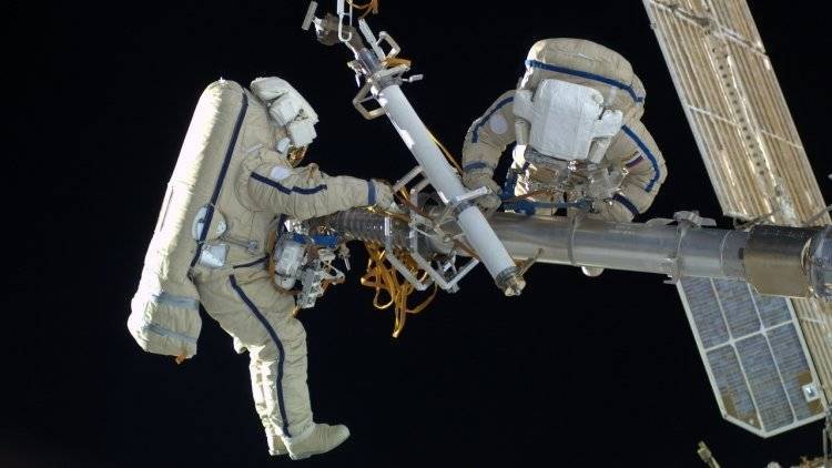 Готовящиеся в сентябре полететь на МКС космонавты сдают экзамены