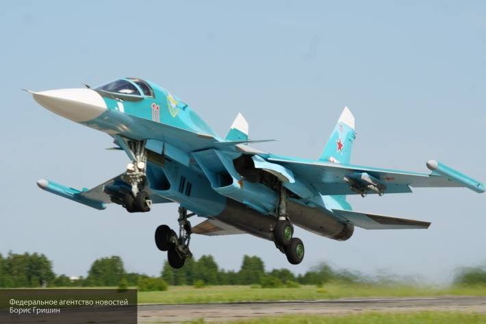 Посадка истребителей-бомбардировщиков Су-34 и транспортников Ан-26 попала на видео